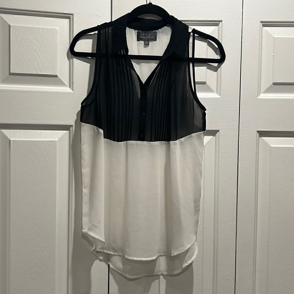 PJK Patterson J Kincaid Black/White Sleeveless Blouse, Size Medium
